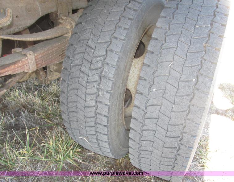 image for item B5284 2002 Ford F550 XL Super Duty box truck