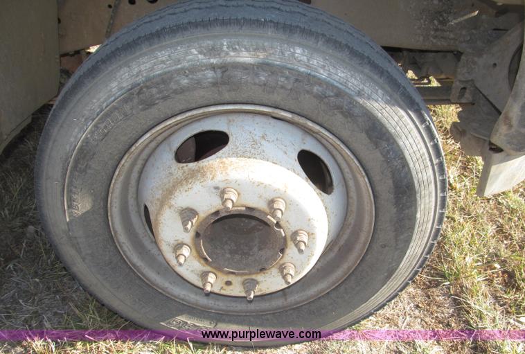 image for item B5284 2002 Ford F550 XL Super Duty box truck