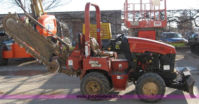 image for item B6410 2004 Ditch Witch RT40 trencher