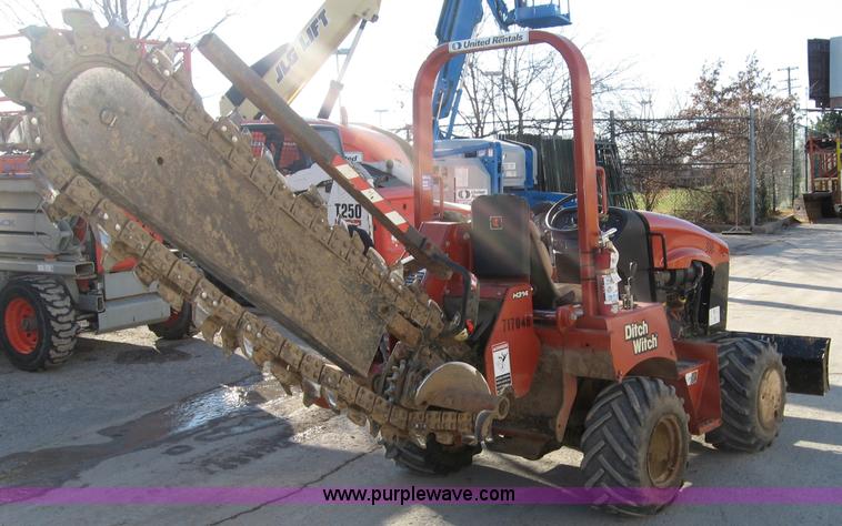 image for item B6410 2004 Ditch Witch RT40 trencher