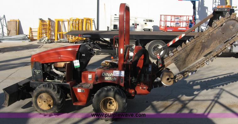 image for item B6410 2004 Ditch Witch RT40 trencher