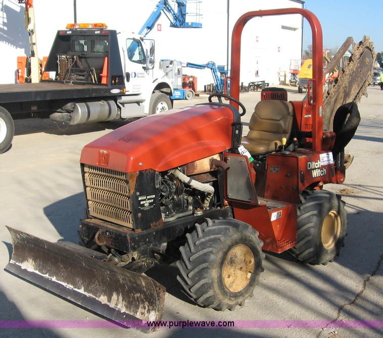 image for item B6410 2004 Ditch Witch RT40 trencher