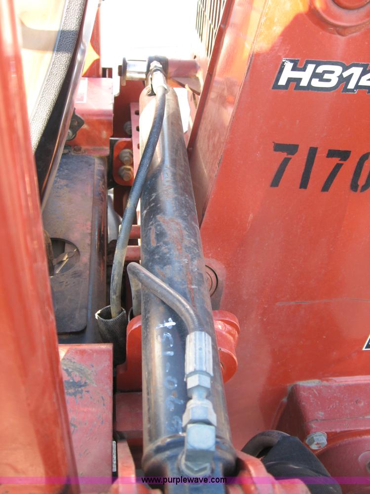 image for item B6410 2004 Ditch Witch RT40 trencher