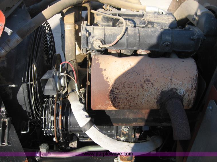 image for item B6410 2004 Ditch Witch RT40 trencher