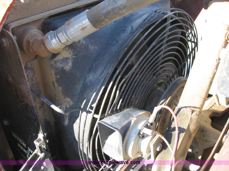 image for item B6410 2004 Ditch Witch RT40 trencher