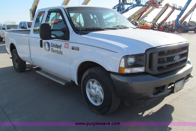 image for item D7012 2003 Ford F250 Super Duty XL SuperCab pickup truck