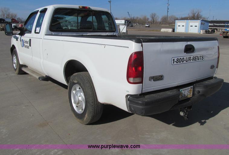 image for item D7012 2003 Ford F250 Super Duty XL SuperCab pickup truck