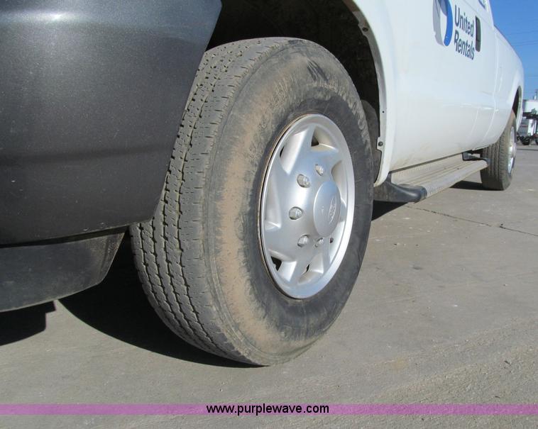 image for item D7012 2003 Ford F250 Super Duty XL SuperCab pickup truck