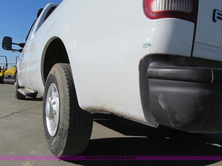 image for item D7012 2003 Ford F250 Super Duty XL SuperCab pickup truck