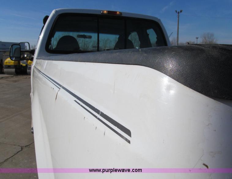 image for item D7012 2003 Ford F250 Super Duty XL SuperCab pickup truck