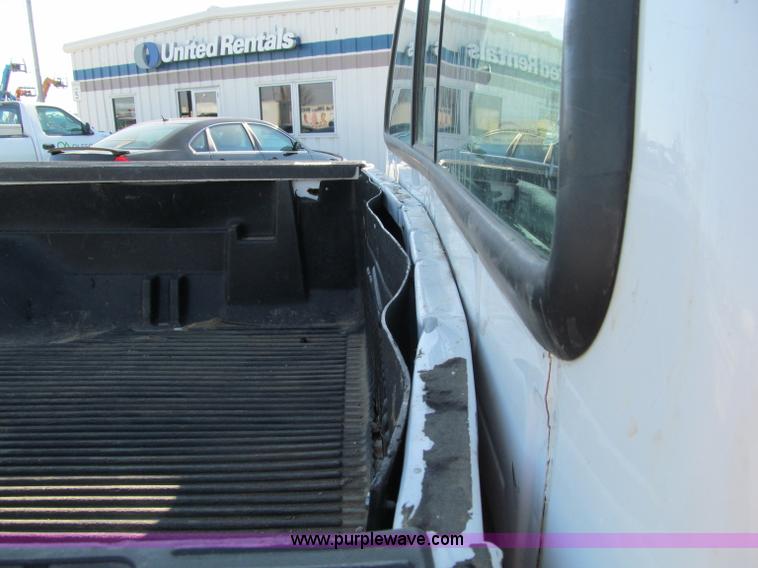 image for item D7012 2003 Ford F250 Super Duty XL SuperCab pickup truck