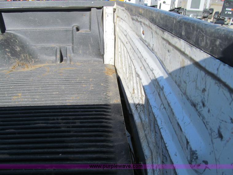 image for item D7012 2003 Ford F250 Super Duty XL SuperCab pickup truck