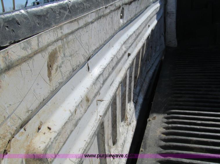 image for item D7012 2003 Ford F250 Super Duty XL SuperCab pickup truck