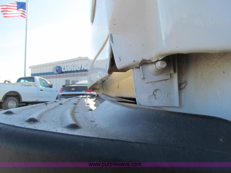 image for item D7012 2003 Ford F250 Super Duty XL SuperCab pickup truck