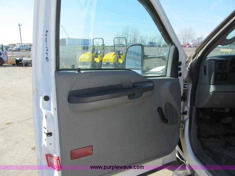 image for item D7012 2003 Ford F250 Super Duty XL SuperCab pickup truck