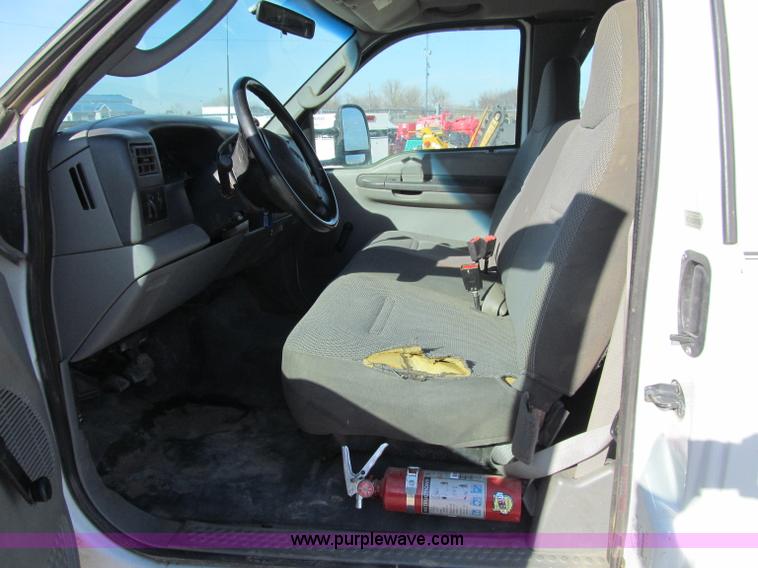 image for item D7012 2003 Ford F250 Super Duty XL SuperCab pickup truck