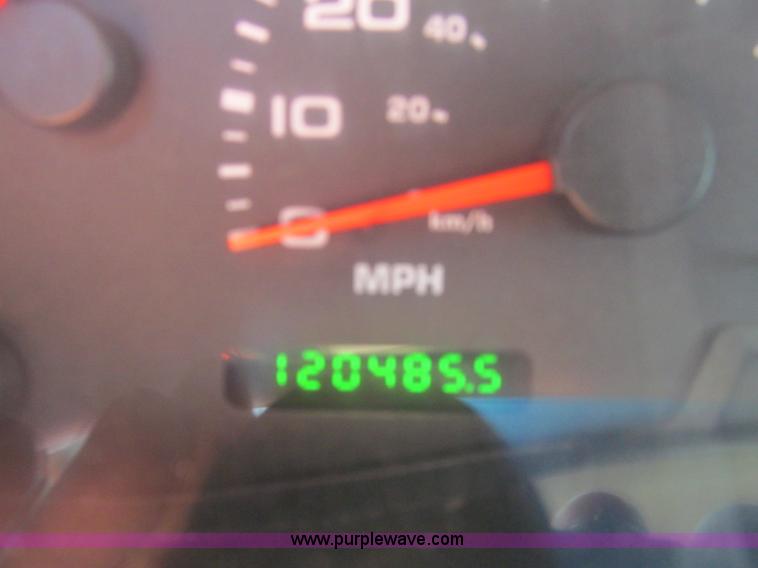 image for item D7012 2003 Ford F250 Super Duty XL SuperCab pickup truck