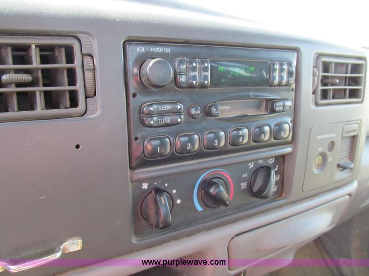 image for item D7012 2003 Ford F250 Super Duty XL SuperCab pickup truck