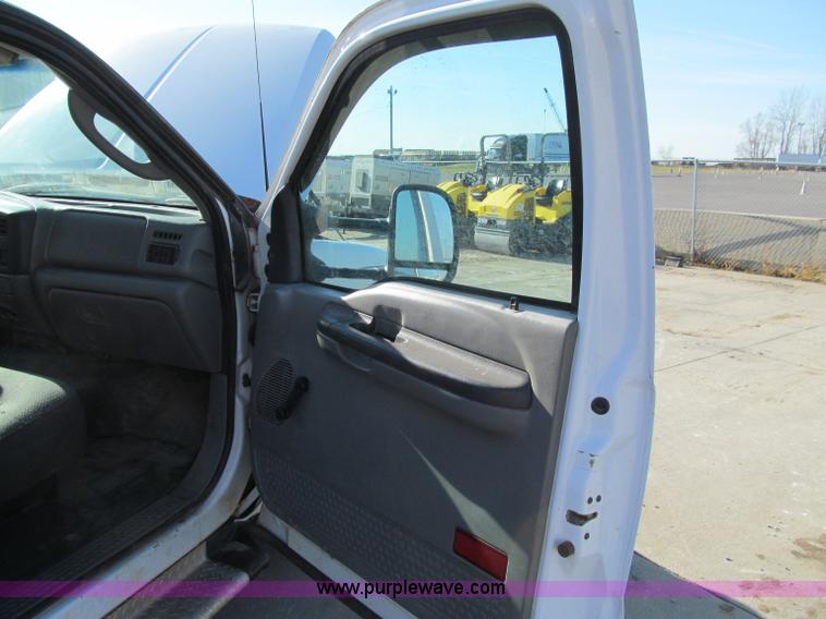 image for item D7012 2003 Ford F250 Super Duty XL SuperCab pickup truck