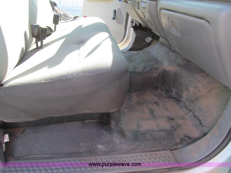 image for item D7012 2003 Ford F250 Super Duty XL SuperCab pickup truck