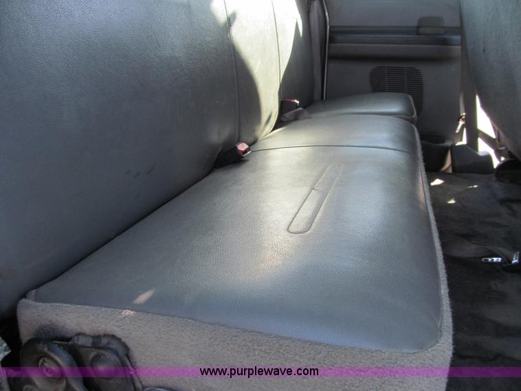 image for item D7012 2003 Ford F250 Super Duty XL SuperCab pickup truck