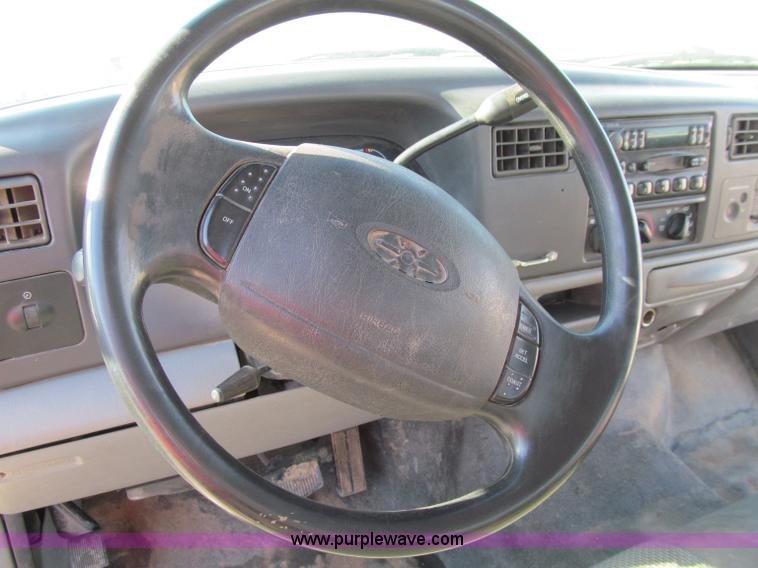 image for item D7012 2003 Ford F250 Super Duty XL SuperCab pickup truck