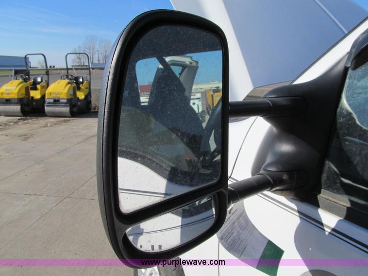 image for item D7012 2003 Ford F250 Super Duty XL SuperCab pickup truck