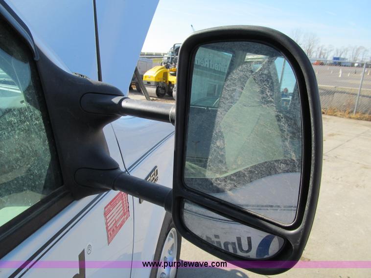 image for item D7012 2003 Ford F250 Super Duty XL SuperCab pickup truck