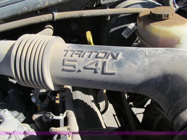 image for item D7012 2003 Ford F250 Super Duty XL SuperCab pickup truck