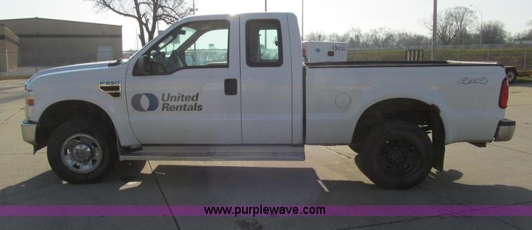 image for item D7020 2008 Ford F250 XLT Super Duty SuperCab pickup trucks