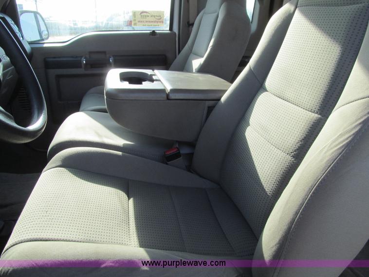 image for item D7020 2008 Ford F250 XLT Super Duty SuperCab pickup trucks