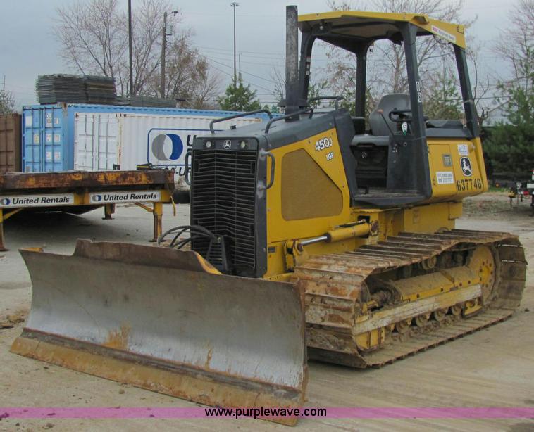 image for item E2525 2006 John Deere 450J LGP dozer