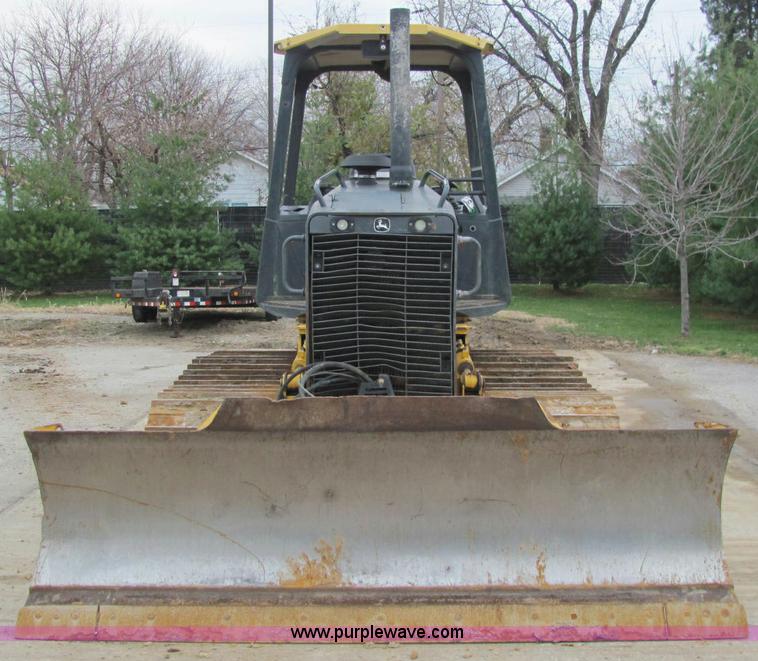 image for item E2525 2006 John Deere 450J LGP dozer