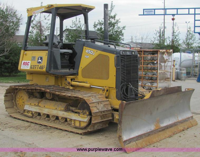 image for item E2525 2006 John Deere 450J LGP dozer