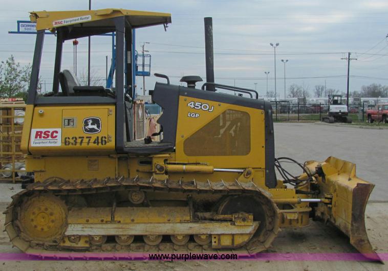 image for item E2525 2006 John Deere 450J LGP dozer