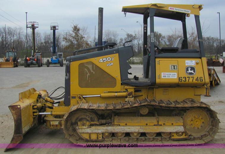 image for item E2525 2006 John Deere 450J LGP dozer
