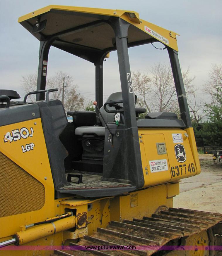 image for item E2525 2006 John Deere 450J LGP dozer