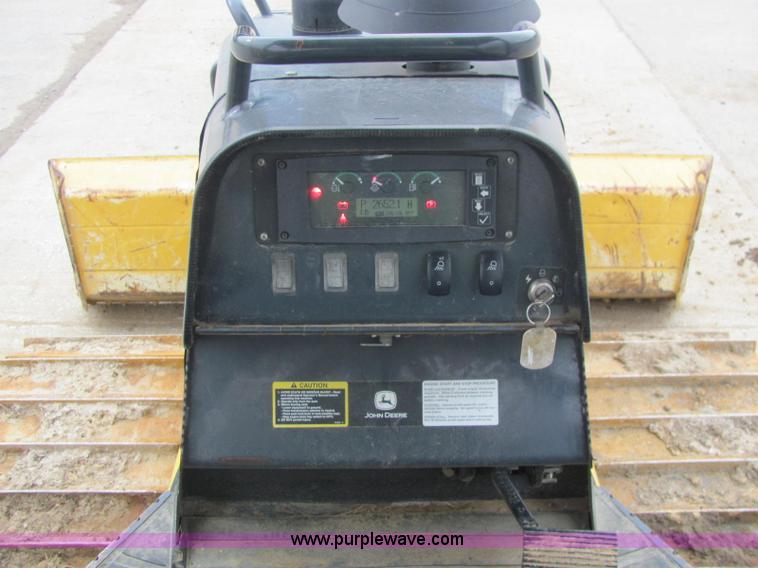 image for item E2525 2006 John Deere 450J LGP dozer