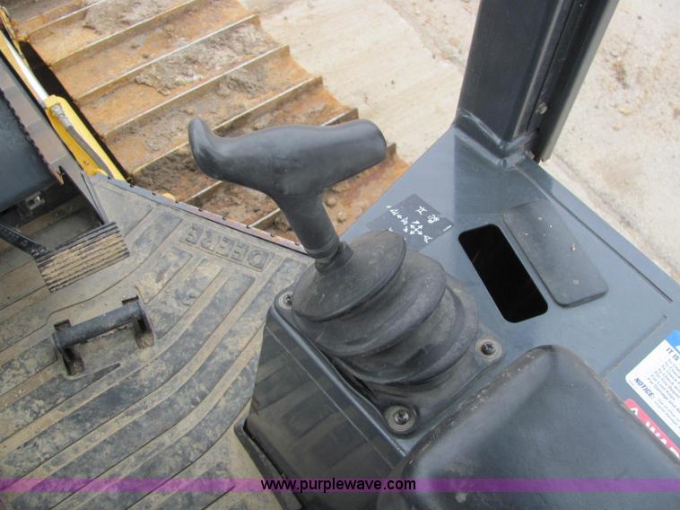 image for item E2525 2006 John Deere 450J LGP dozer