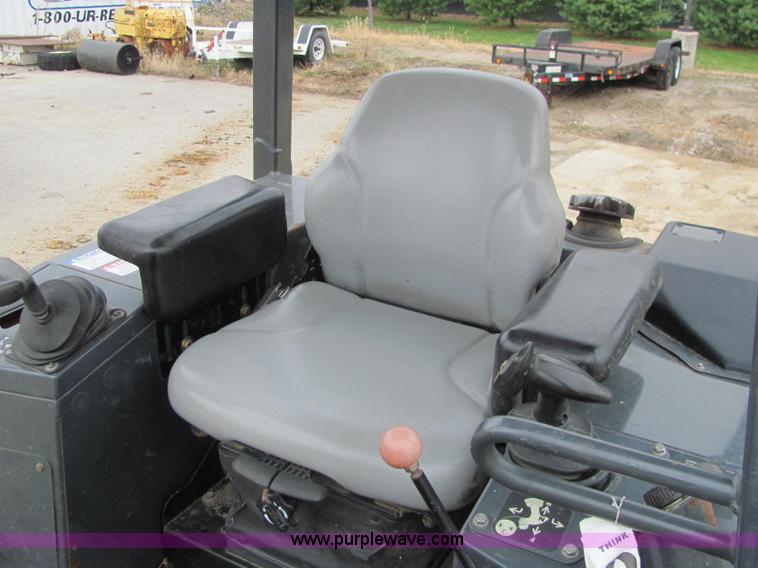 image for item E2525 2006 John Deere 450J LGP dozer