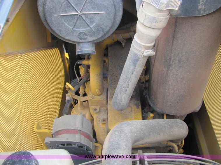 image for item E2525 2006 John Deere 450J LGP dozer