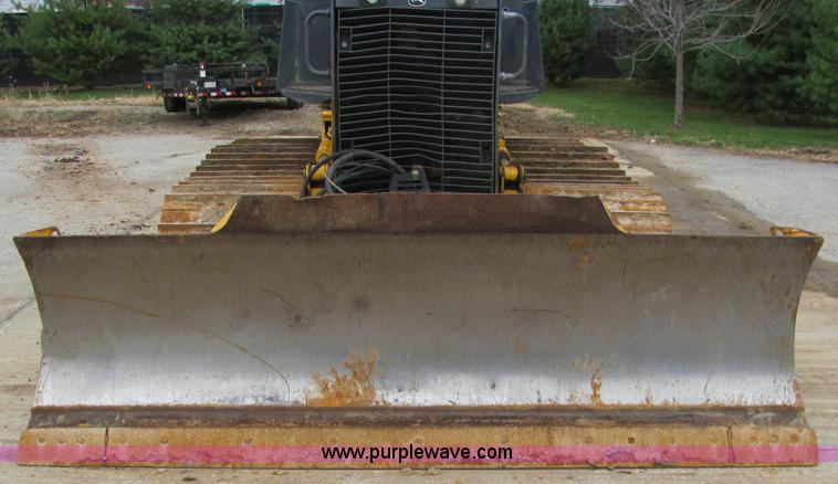 image for item E2525 2006 John Deere 450J LGP dozer