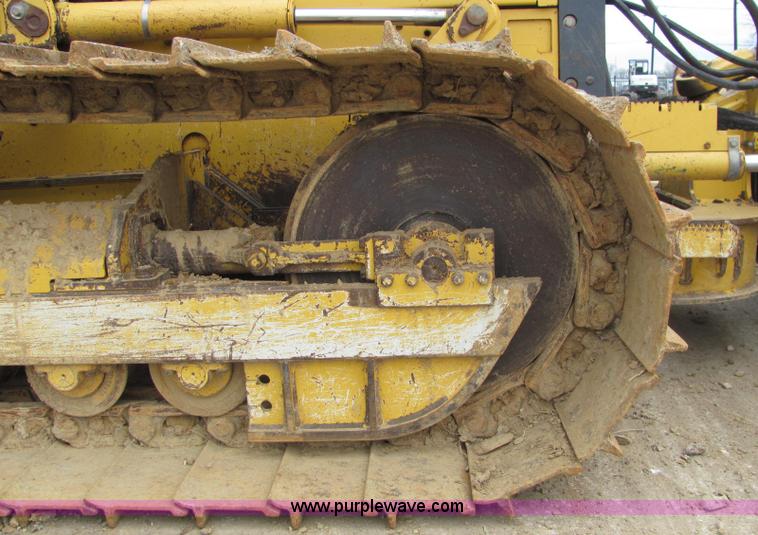 image for item E2525 2006 John Deere 450J LGP dozer