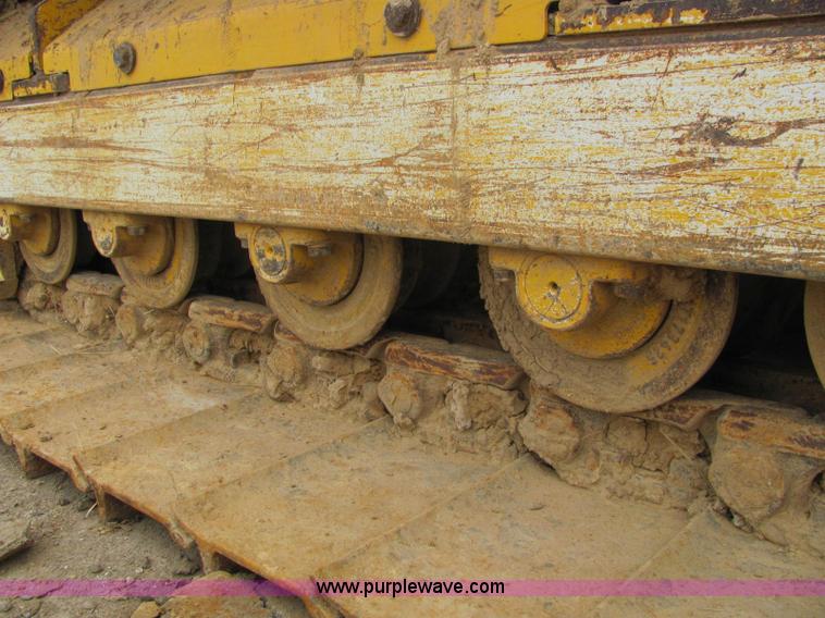 image for item E2525 2006 John Deere 450J LGP dozer