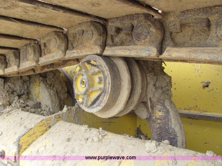 image for item E2525 2006 John Deere 450J LGP dozer