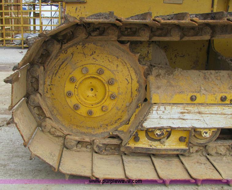 image for item E2525 2006 John Deere 450J LGP dozer
