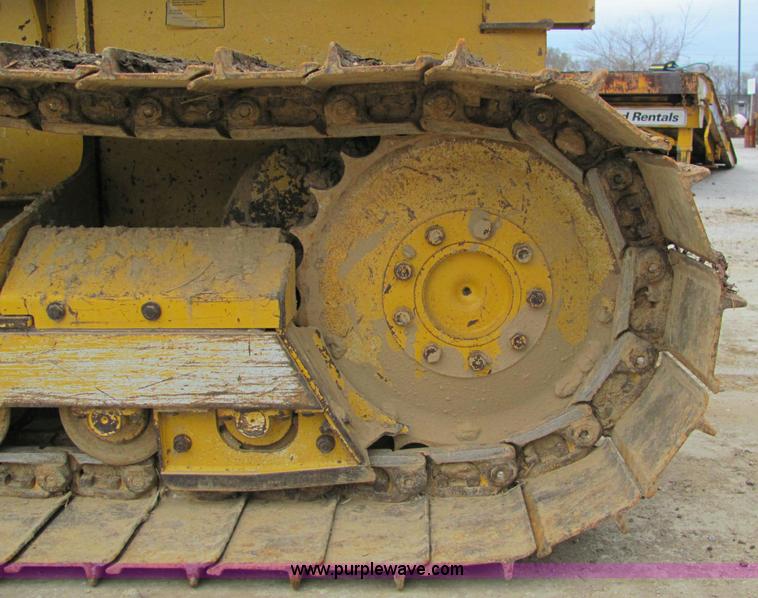 image for item E2525 2006 John Deere 450J LGP dozer