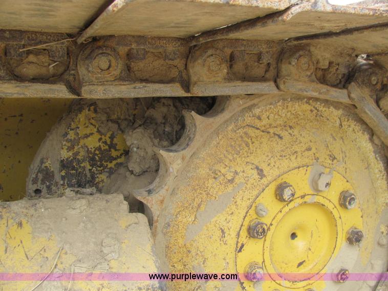 image for item E2525 2006 John Deere 450J LGP dozer