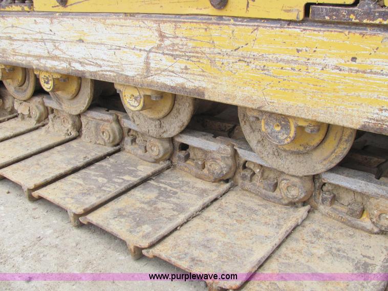 image for item E2525 2006 John Deere 450J LGP dozer