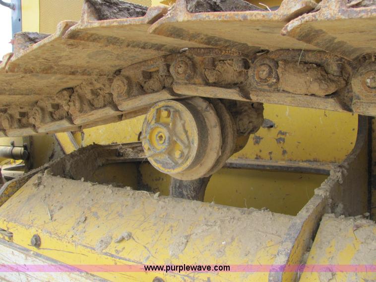 image for item E2525 2006 John Deere 450J LGP dozer